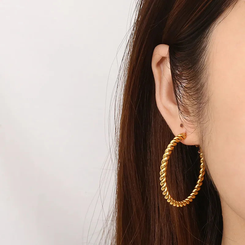PVD Coated 18K Gold Plated Geometric Round 304 Stainless Steel Simple Style Waterproof Non Tarnish Hoop Earrings