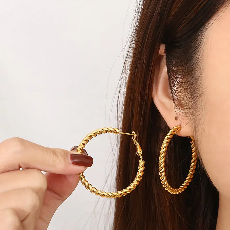 PVD Coated 18K Gold Plated Geometric Round 304 Stainless Steel Simple Style Waterproof Non Tarnish Hoop Earrings
