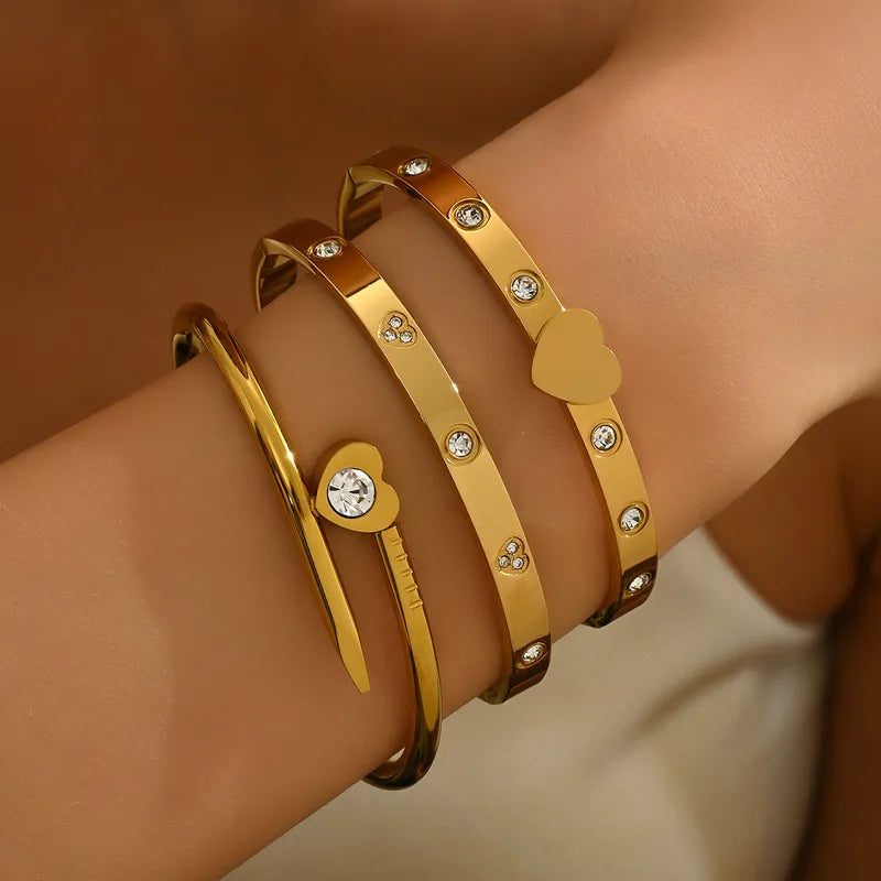 Women’s Flowers Bangle in Titanium Steel with 18K Real Gold Plated PVD Coating and Zircon Inlay